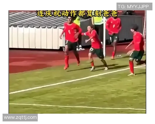 模仿足球球星跪滑庆祝动作的球员是谁引发网友热议背后的故事 模仿足球球星跪滑庆祝动作的球员是谁引发网友热议背后的故事