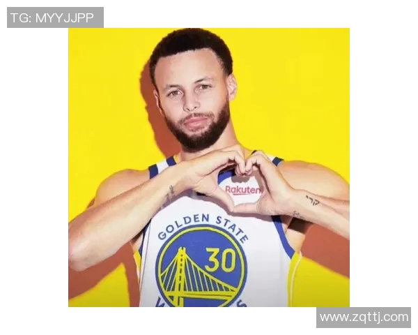 甜蜜绿茵携手同行情侣球星头像展现爱情与激情交织瞬间 甜蜜绿茵携手同行情侣球星头像展现爱情与激情交织瞬间