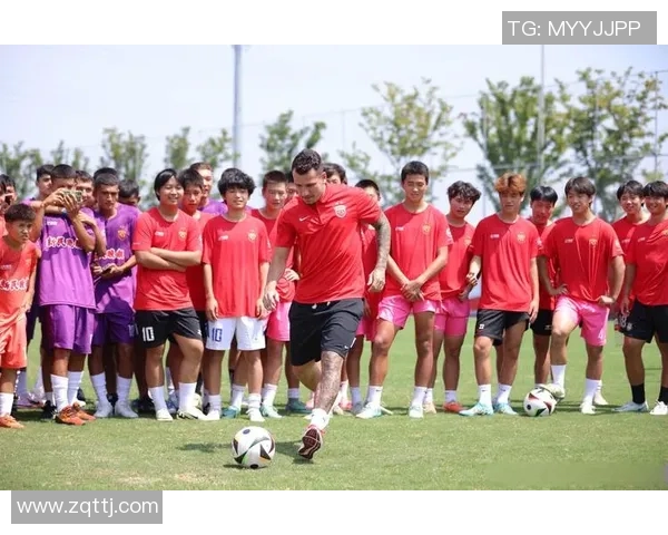 伪装成足球球星的神秘人物揭秘 跨越体育与娱乐的边界挑战 伪装成足球球星的神秘人物揭秘 跨越体育与娱乐的边界挑战